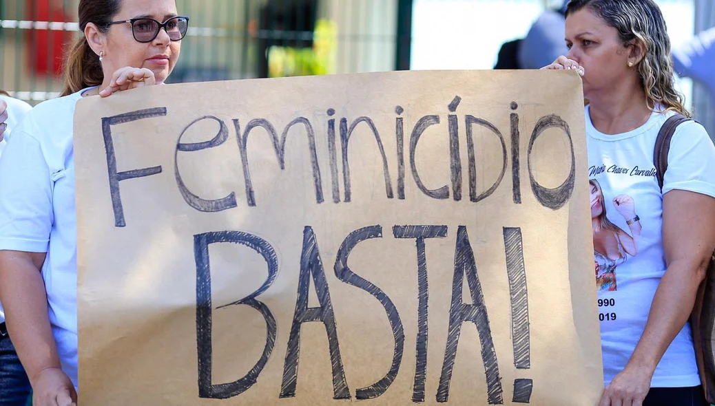 Familiares e amigos fazem protesto após morte de Vanessa Carvalho