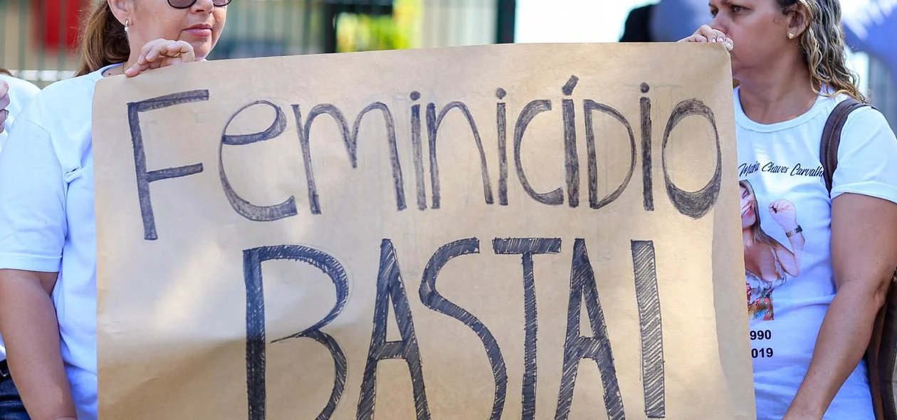 Familiares e amigos fazem protesto após morte de Vanessa Carvalho