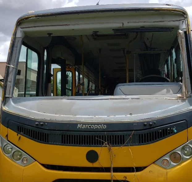 ônibus sem para-brisa