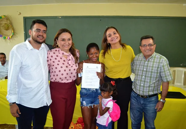 Prefeito Genival Bezerra entrega casas na zona rural de Joaquim Pires