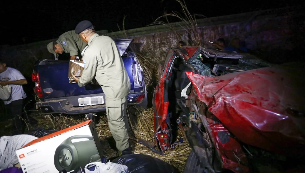 Colisão entre três veículos deixa quatro feridos na BR 343