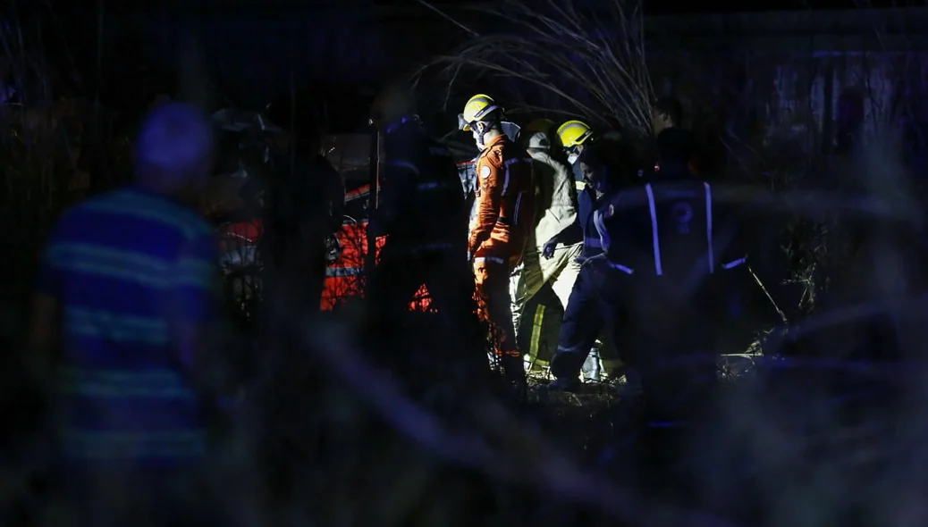 Equipe do Corpo de Bombeiros no local do acidente
