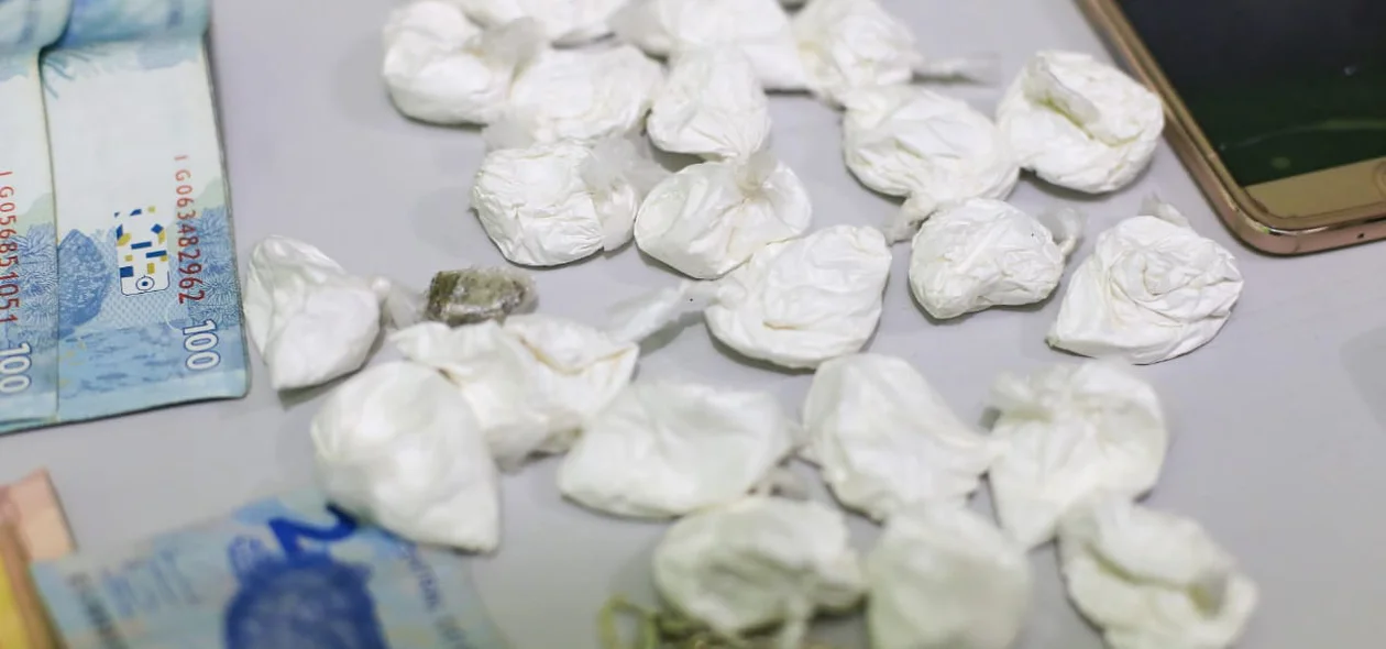 Foram apreendidos 23 papelotes de cocaína