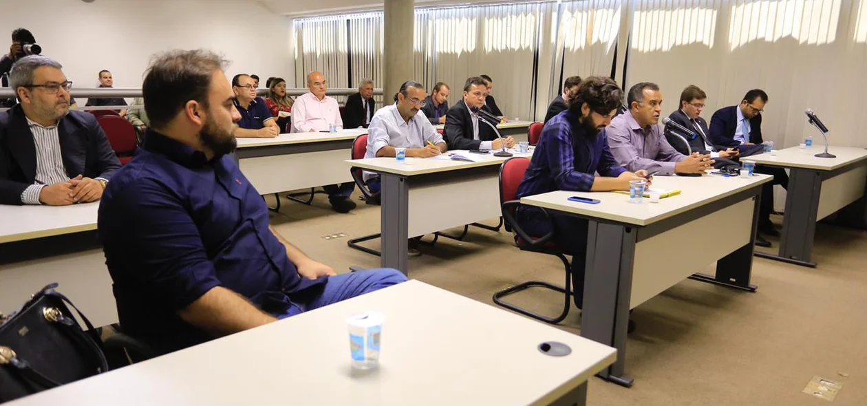 Presentes em reunião na Alepi