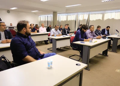 Presentes em reunião na Alepi
