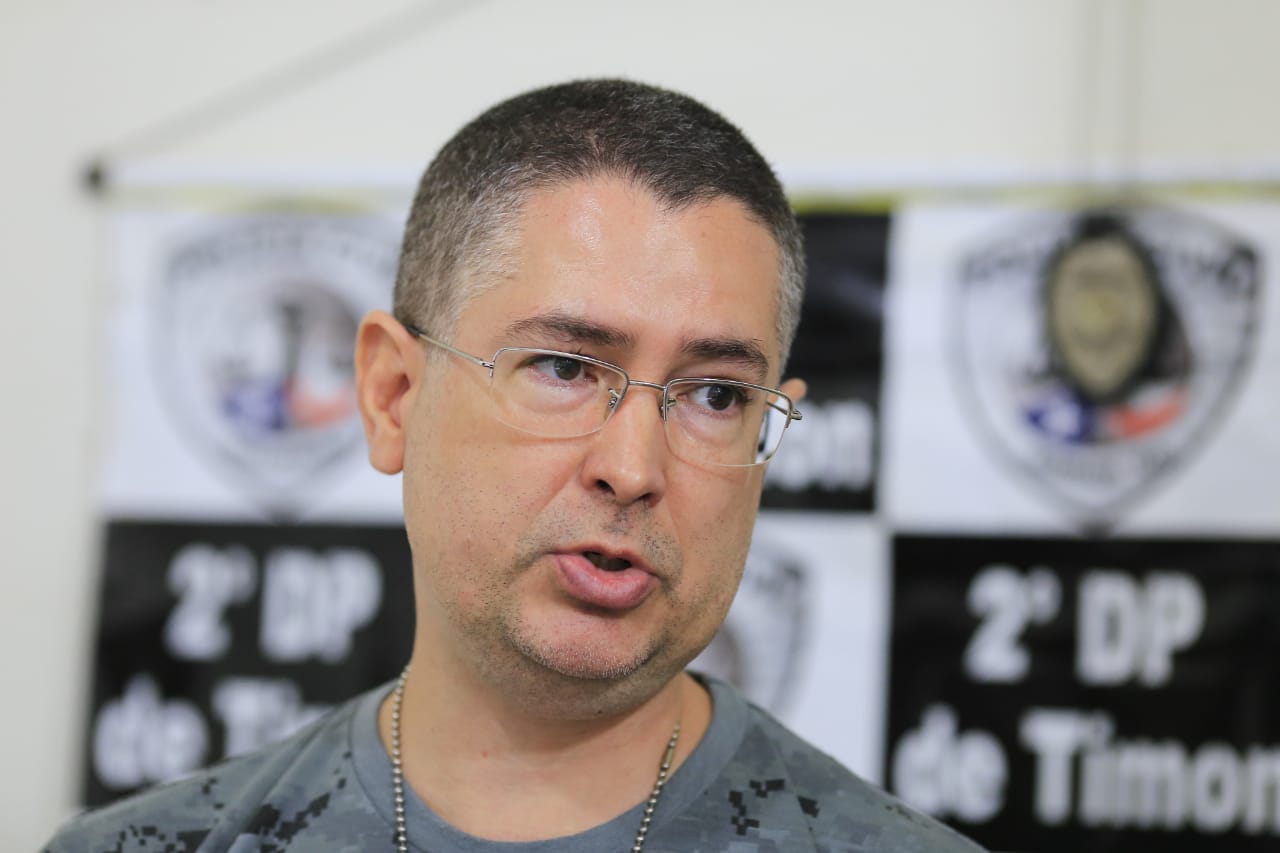 Uma escola particular denunciou o suspeito após ter sido vítima de um golpe.