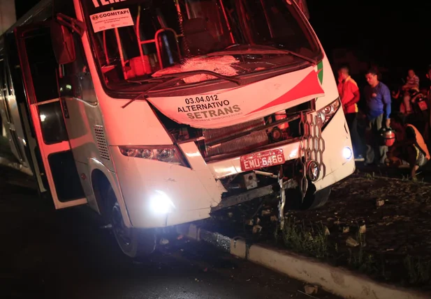 Veículo envolvido no acidente na BR 343