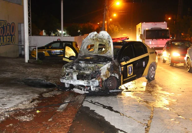 Carro da Strans após o incêndio