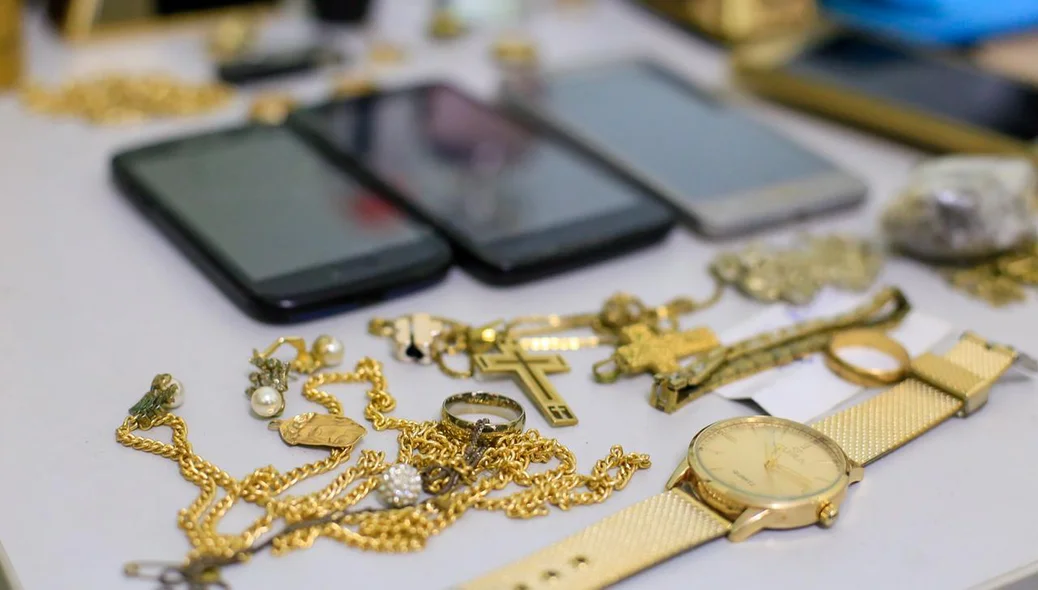 Celulares e joias apreendidas pela Polícia Civil