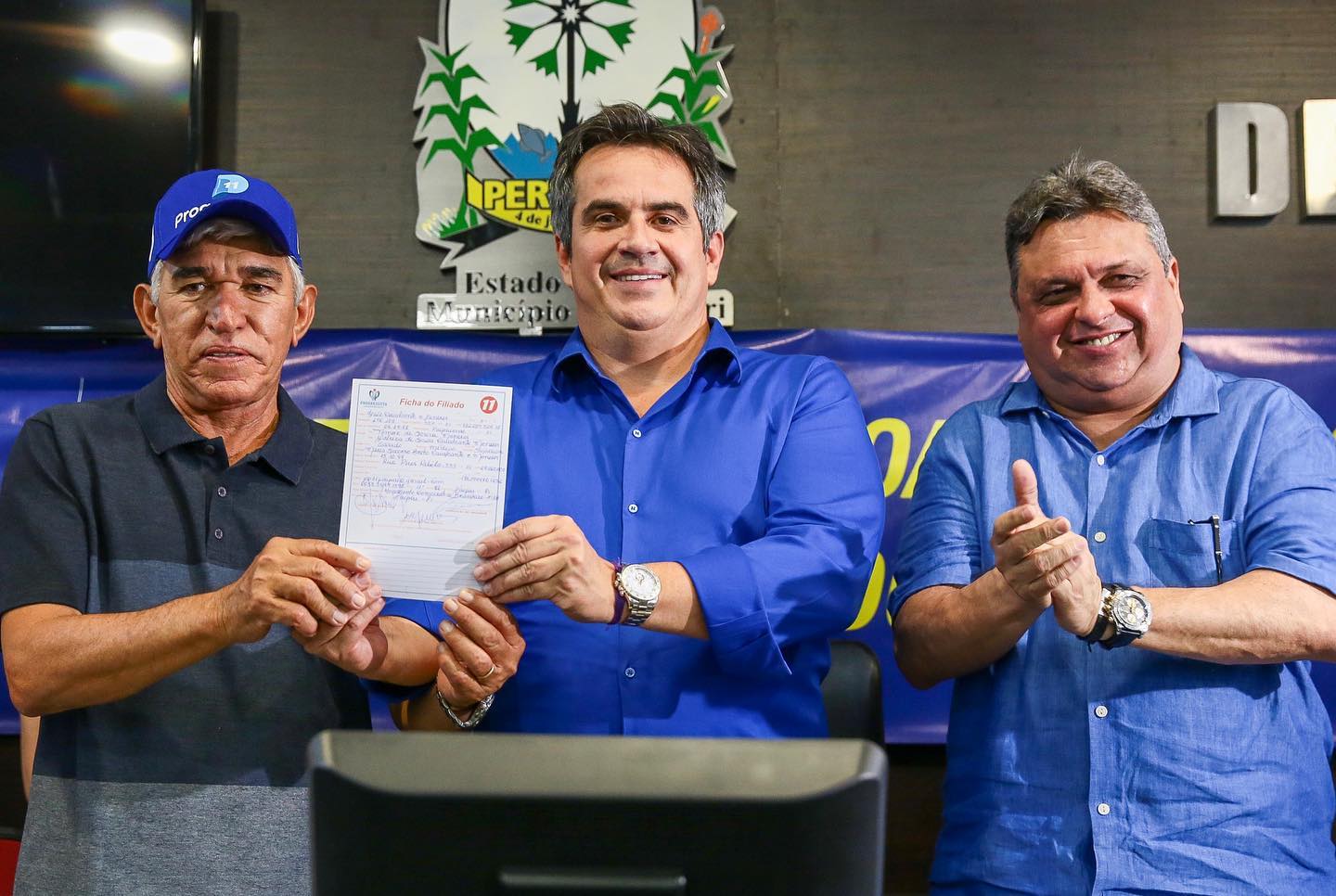 Ciro ao lado de Luiz Menezes e Júlio Arcoverde