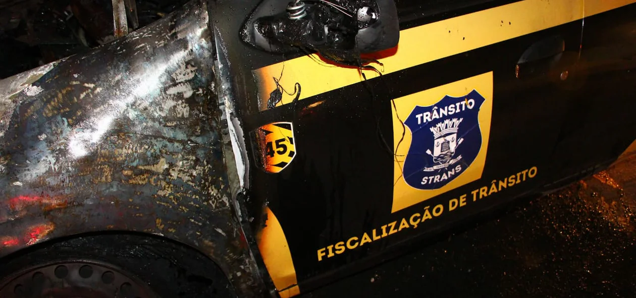 Incêndio começou pelo motor do veículo