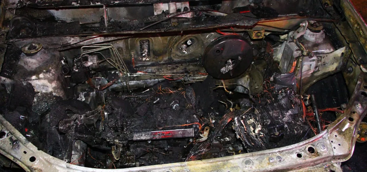 Motor do veículo ficou destruído 