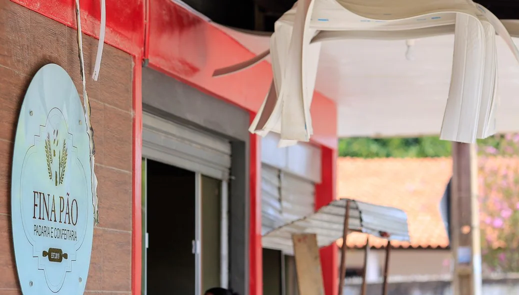Padaria Fina Pão ficou destruída após o incêndio