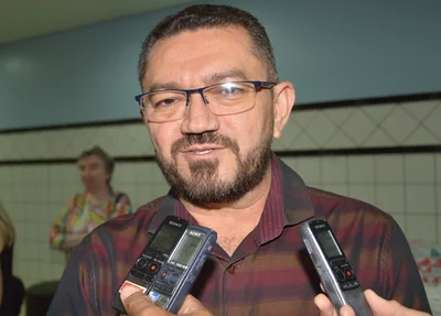 Padre Walmir propõe convênio com as Abelhas Rainhas