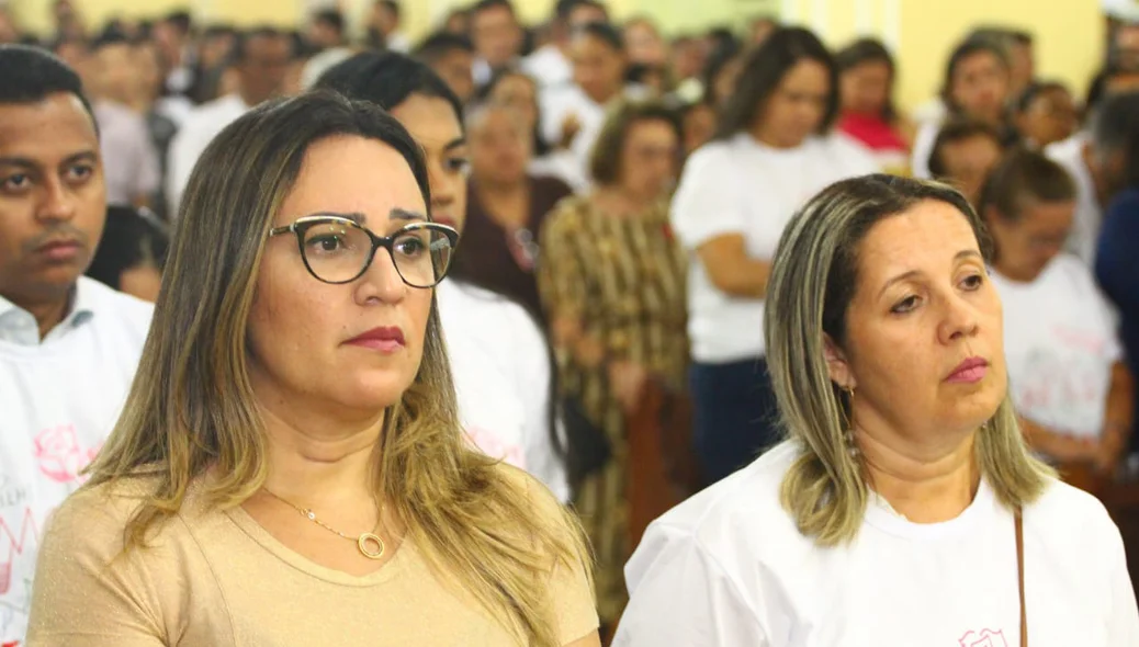 Rejane Dias na missa de 7º Dia da Família Andrade