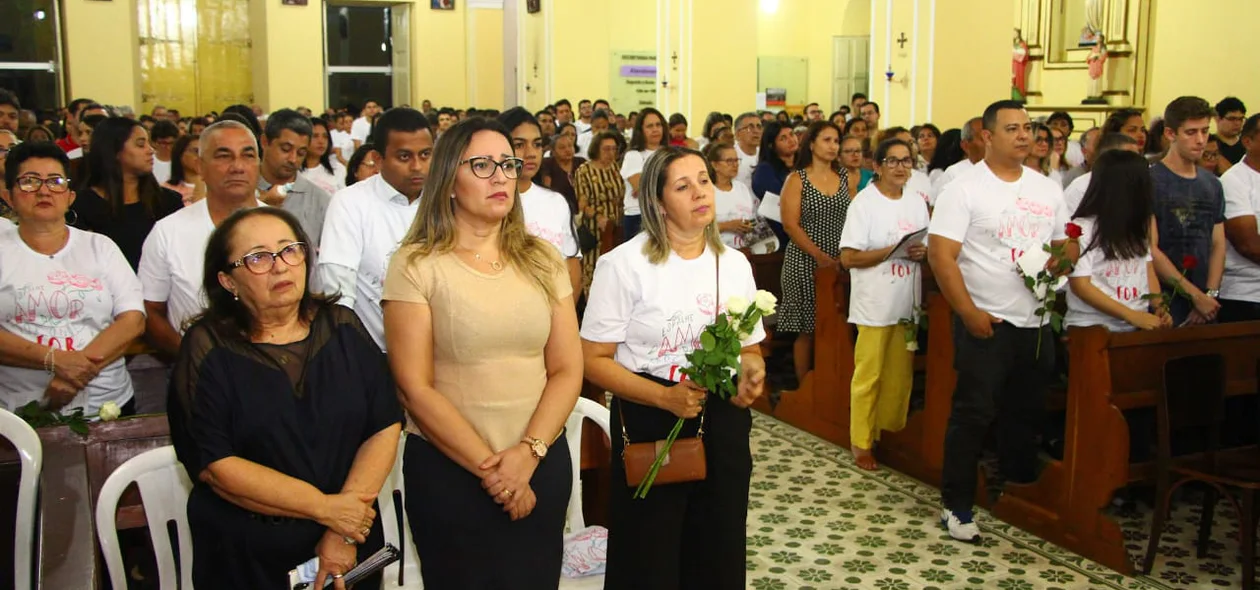 Rejane Dias participa da missa de 7º Dia da Família Andrade