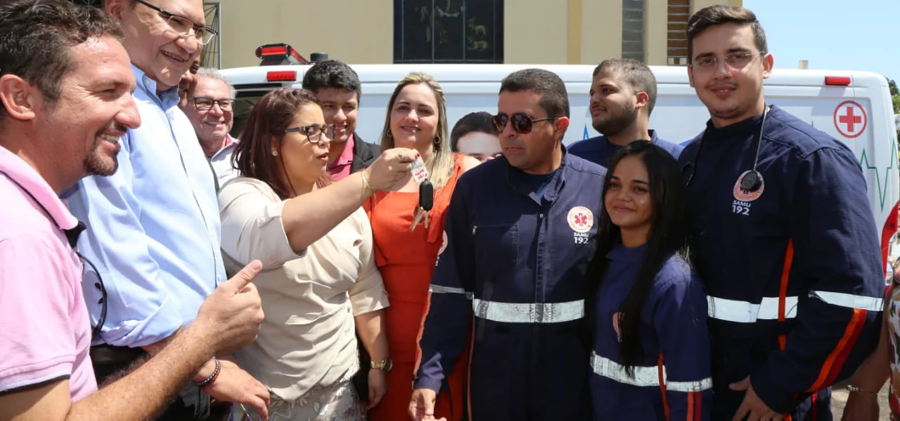 Entrega das chaves da ambulância
