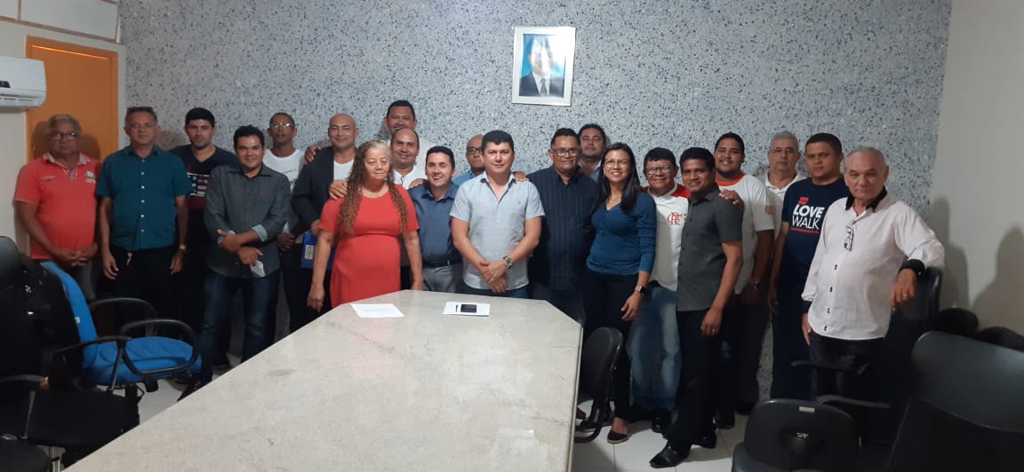 Prefeito Rubens Vieira recebe representantes da Aliança dos Pastores 