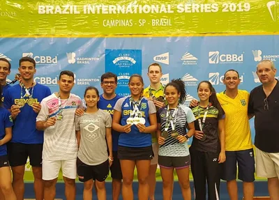 Atletas da seleção brasileira de badminton após o torneio 