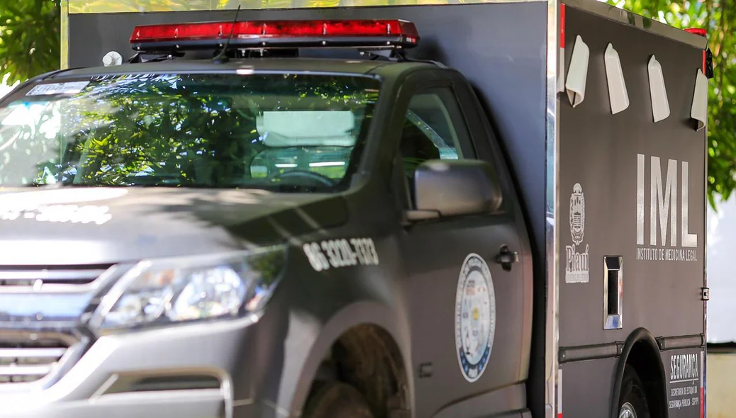 Carro do Instituto de Medicina Legal (IML)