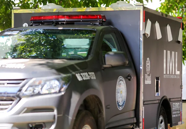 Carro do Instituto de Medicina Legal (IML)