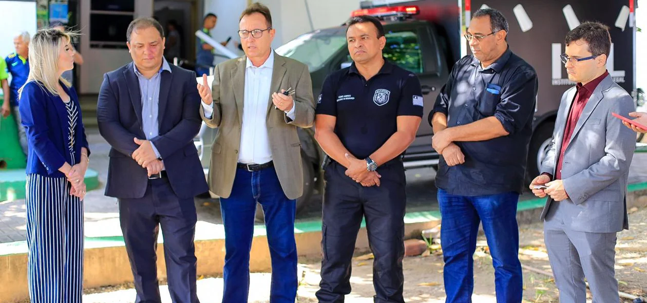 Secretaria de Segurança Pública entrega novos carros para o IML