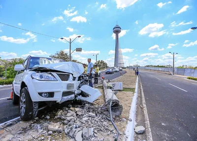 Carro envolvido no acidente na Ponte Estaiada