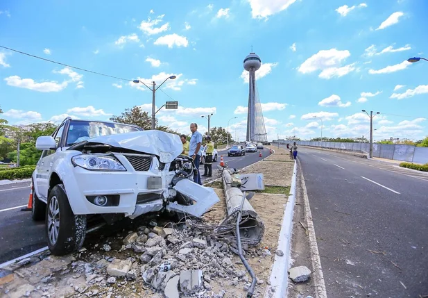 Carro envolvido no acidente na Ponte Estaiada