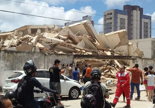 Prédio desaba em Fortaleza