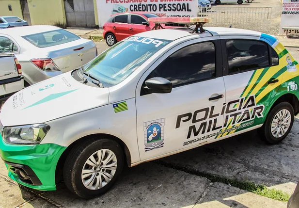 Viatura da PM na Central de Flagrantes