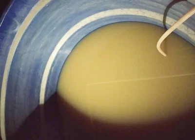 Água suja no local
