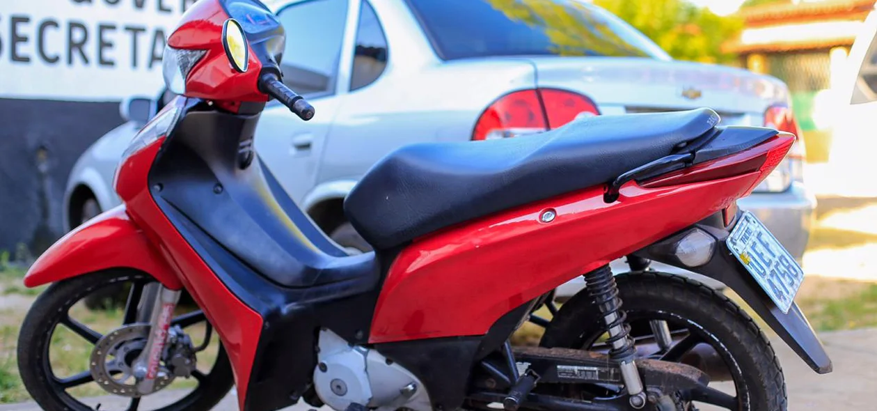 Motocicleta modelo Biz também ficou retida