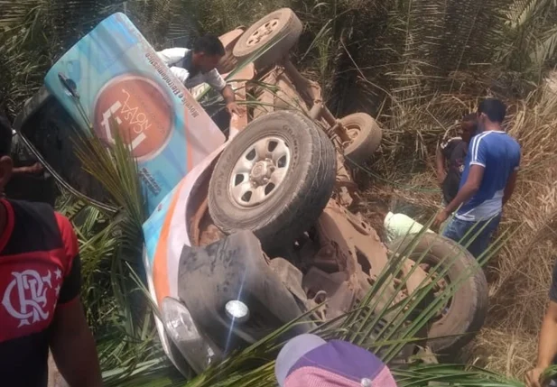 veículo que capotou na PI 112