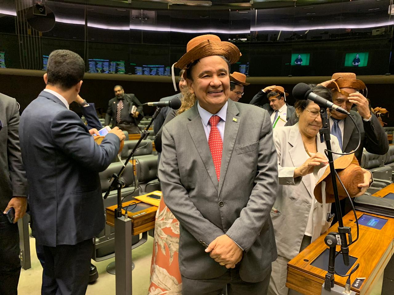 Wellington Dias durante solenidade de comemoração ao Dia do Piauí na Câmara