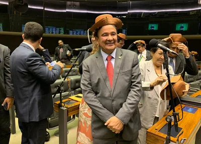 Wellington Dias durante solenidade de comemoração ao Dia do Piauí na Câmara