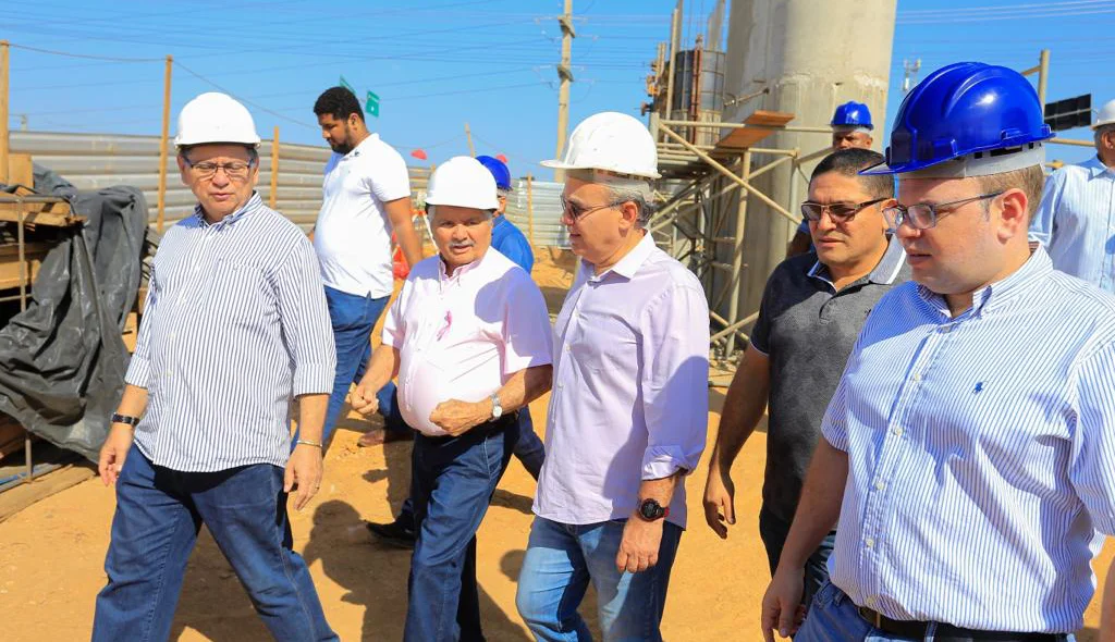 Senador Elmano Férrer visita obra do viaduto do Mercado do Peixe