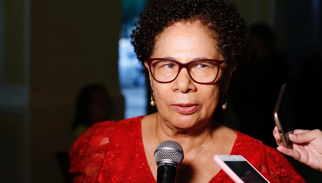 Vice-governadora Regina Sousa