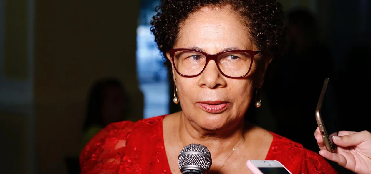 Vice-governadora Regina Sousa
