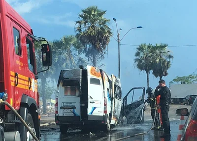 A viatura ficou destruída