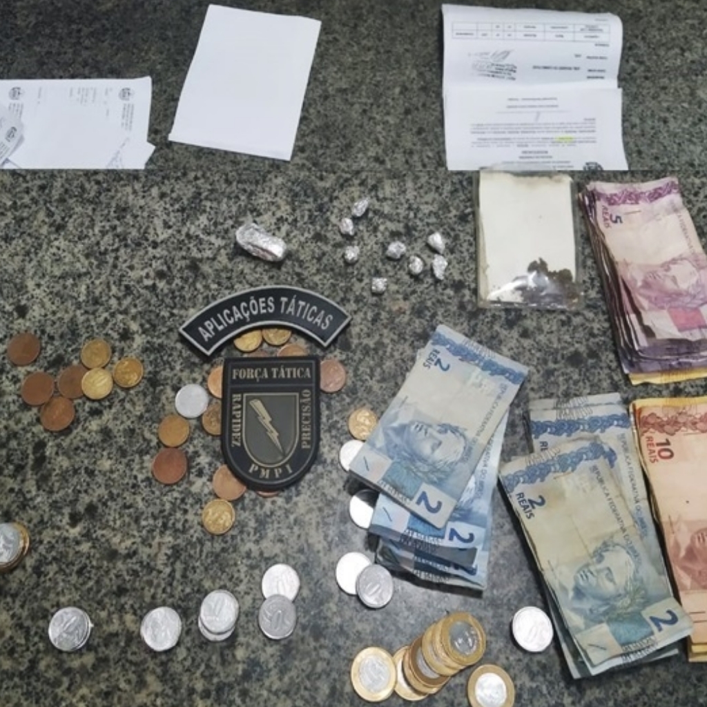 Objetos encontrados com o acusado