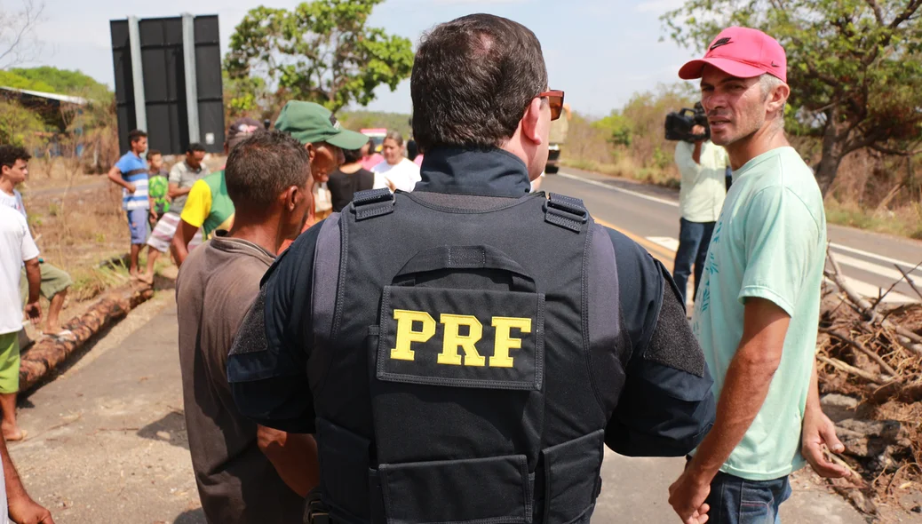 Polícia Rodoviária Federal esteve no local orientando os manifestantes 
