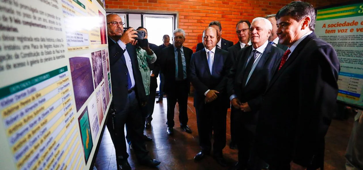 Autoridades participam de solenidade em homenagem aos 30 anos da Constituição Estadual