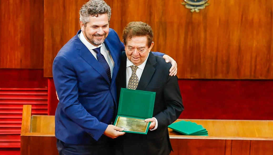 Pablo Santos entrega homenagem ao pai, Warton Santos