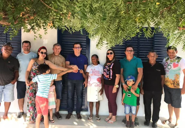 Prefeito Júnior Percy entrega novas casas populares para famílias carentes em Buriti dos Lopes