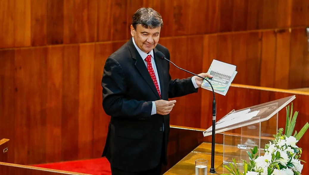Wellington Dias discursa durante solenidade na Alepi