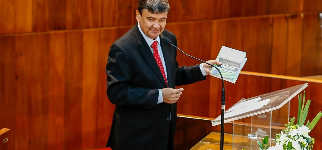 Wellington Dias discursa durante solenidade na Alepi