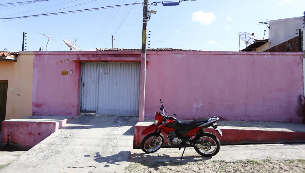 Frente da residência que aconteceu o crime 