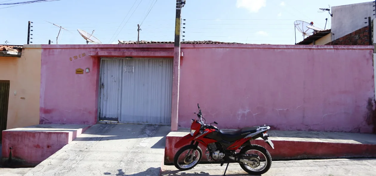 Frente da residência que aconteceu o crime 