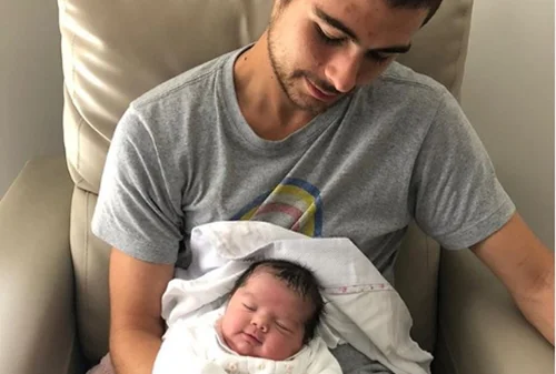 Rafael Vitti publica foto da primeira filha com Tatá Werneck