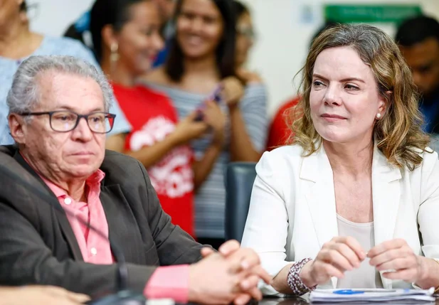 Assis Carvalho e Gleisi Hoffmann